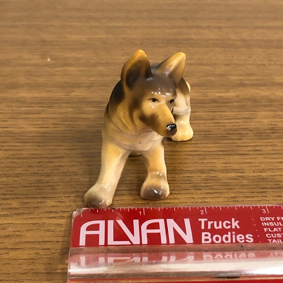 German shepherd figurine, gold overlay that says Lindsay Canada on the side - Picture 3 of 9